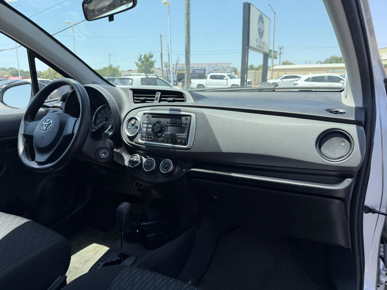 Used 2014 Toyota Yaris L FWD image 13