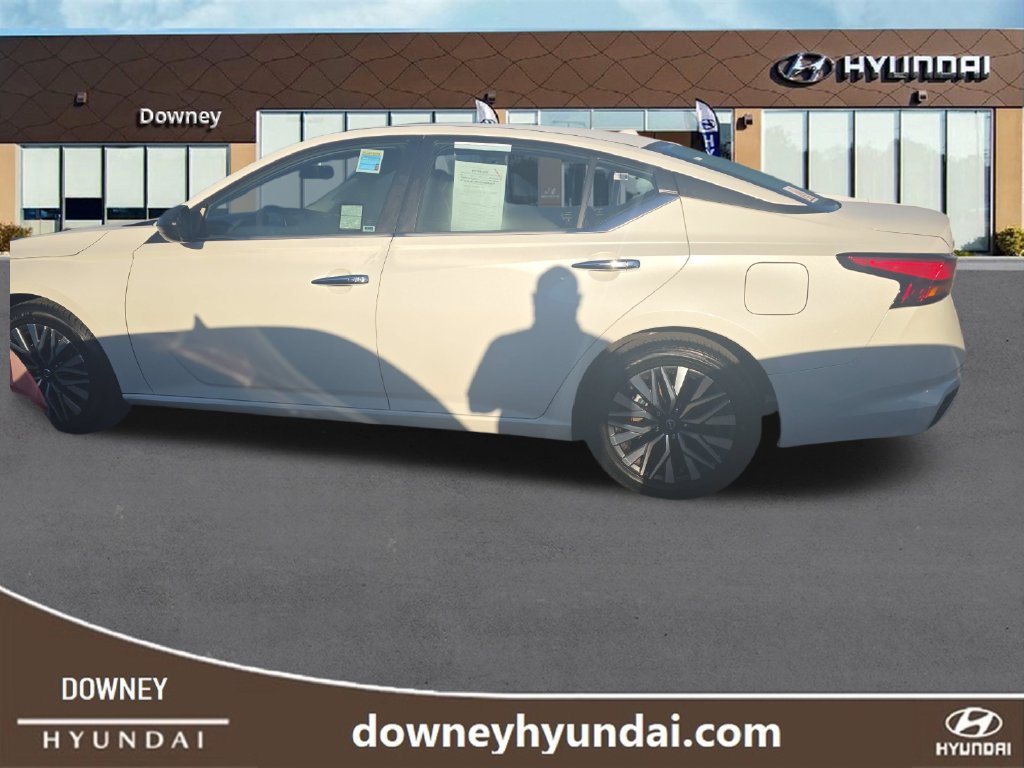 Used 2024 Nissan Altima 2.5 SV FWD image 2