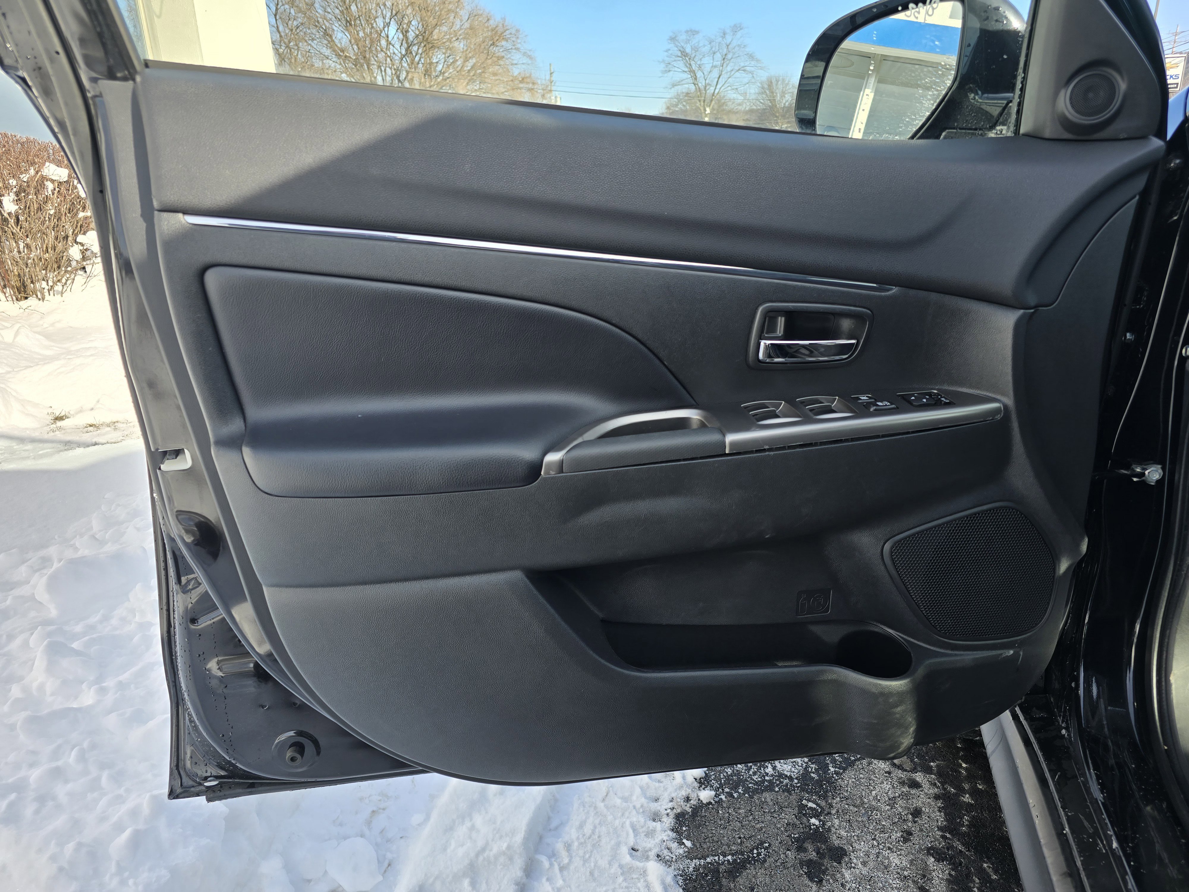 Used 2025 Mitsubishi Outlander Sport SE image 17