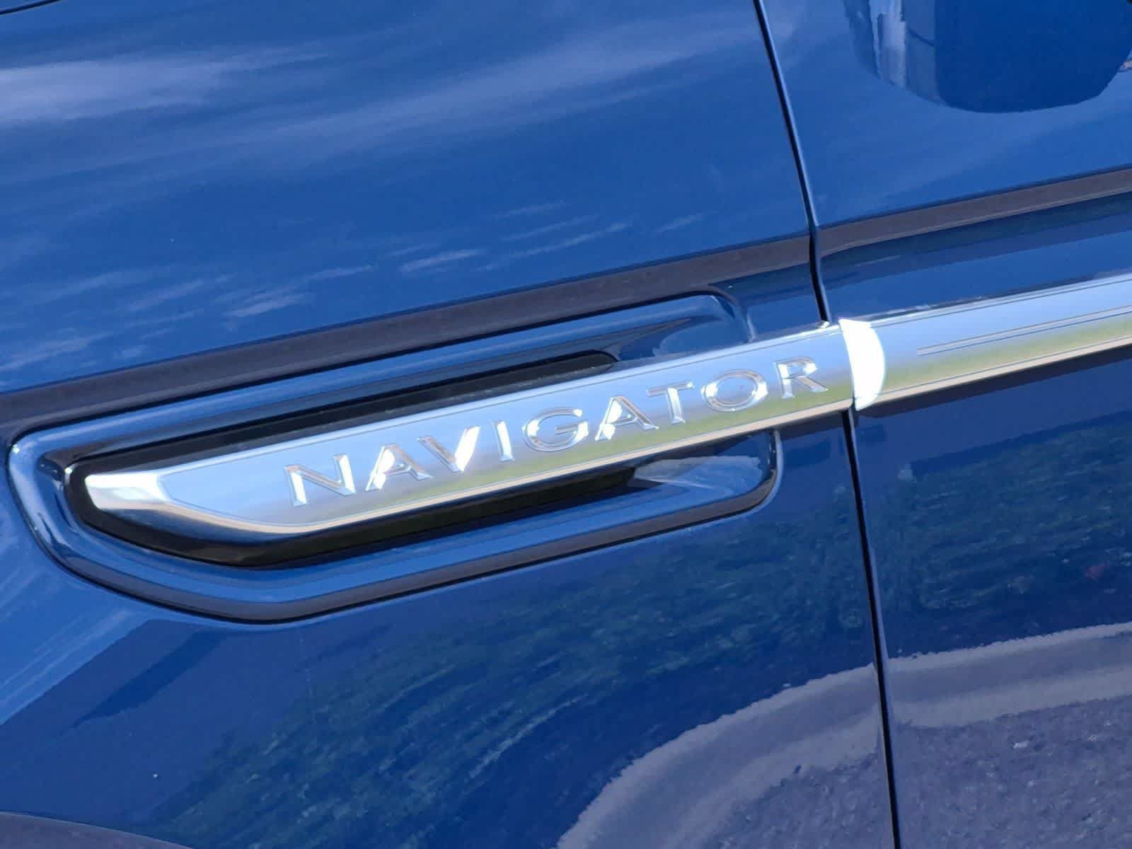 Used 2018 Lincoln Navigator Reserve w/ Technology Package AWD/4WD image 13