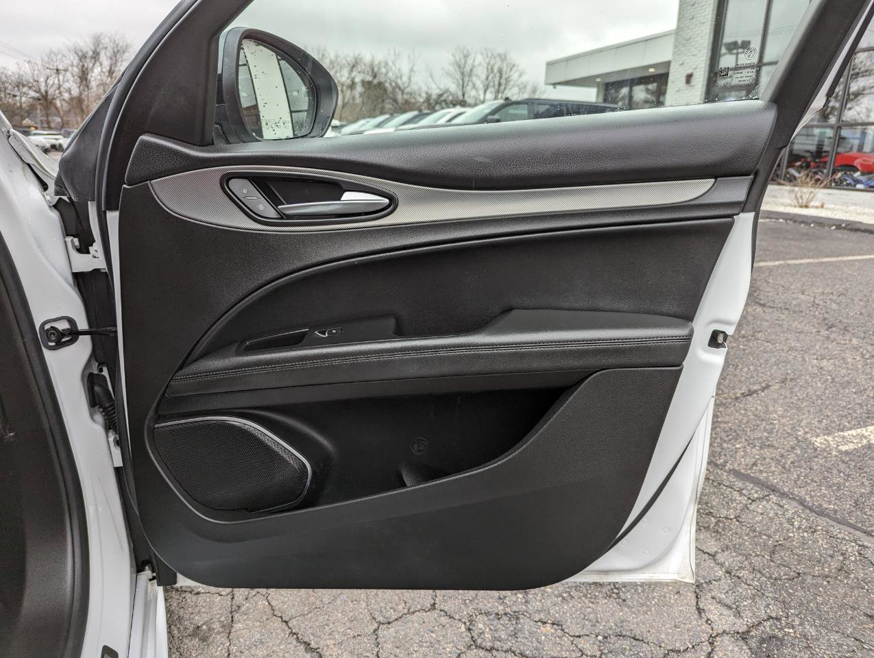 Used 2022 Alfa Romeo Stelvio Veloce image 30