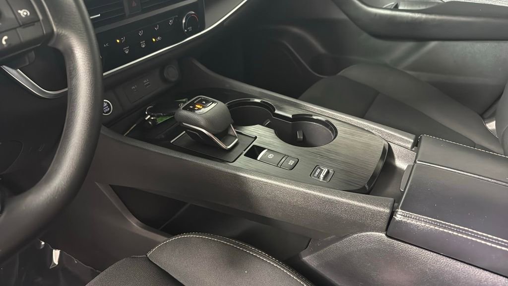 Used 2023 Nissan Rogue S image 22
