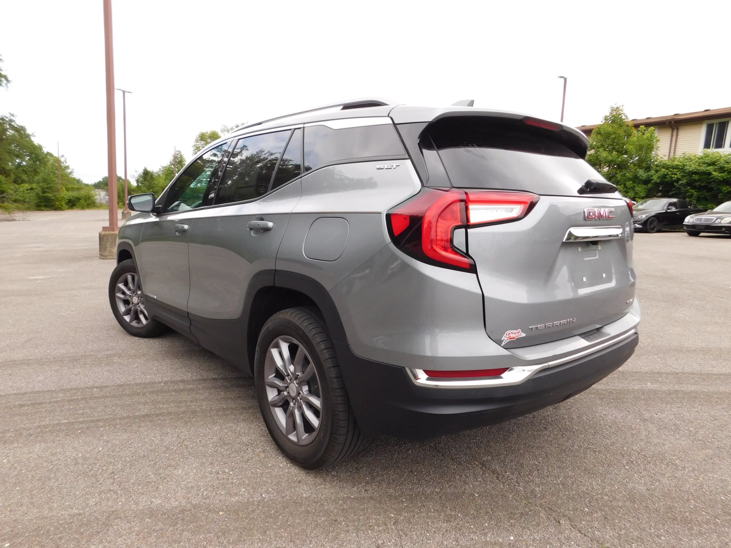 Used 2024 GMC Terrain SLT AWD/4WD image 7
