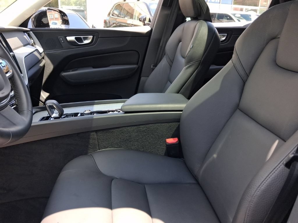 Certified 2025 Volvo XC60 B5 Plus w/ Protection Package Premier AWD/4WD image 18
