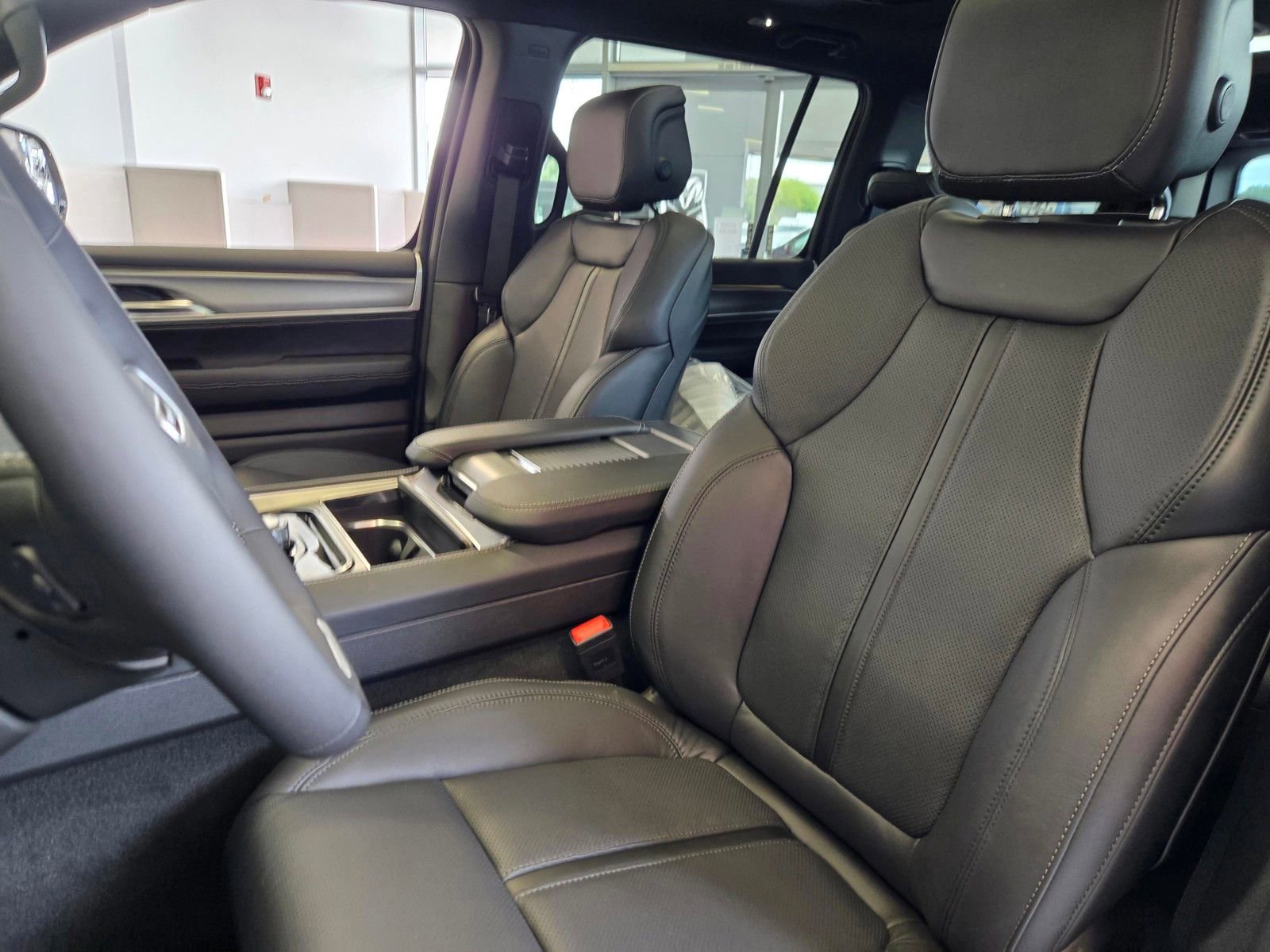 New 2026 Jeep Grand Wagoneer Limited AWD/4WD image 9