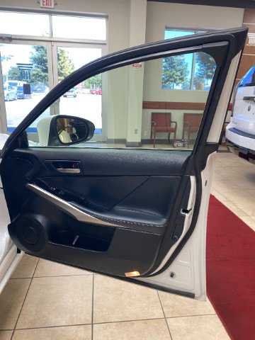 Used 2018 Lexus IS 300 AWD image 9