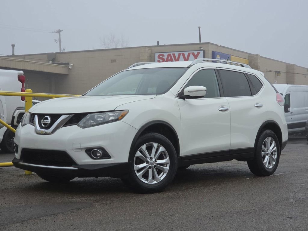 Used 2016 Nissan Rogue SV image 2