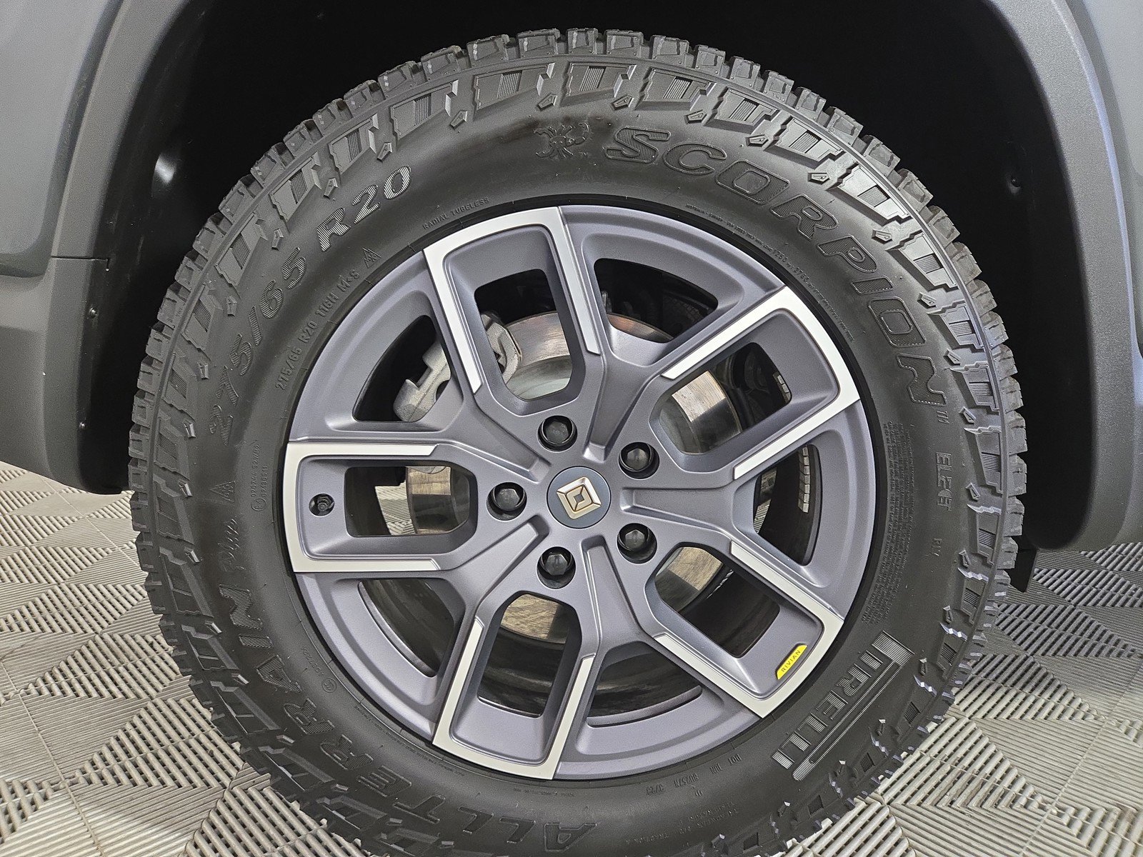 Used 2024 Rivian R1S Adventure AWD/4WD image 12