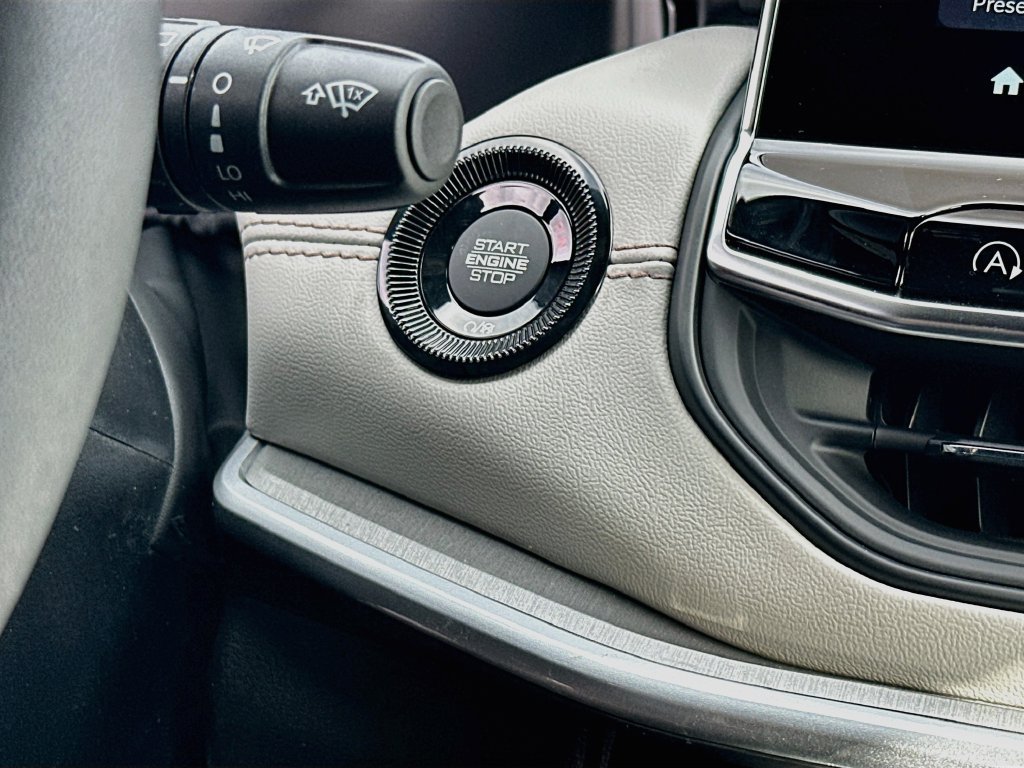 New 2026 Jeep Compass Limited AWD/4WD image 18