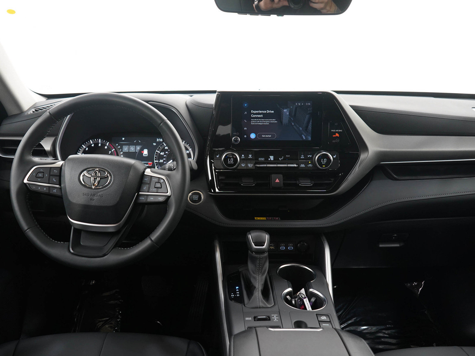 Used 2025 Toyota Highlander XLE AWD/4WD image 17