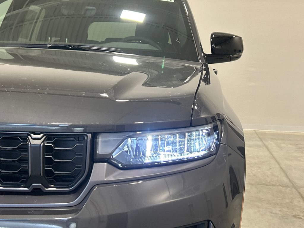 New 2026 Jeep Grand Cherokee Altitude image 10