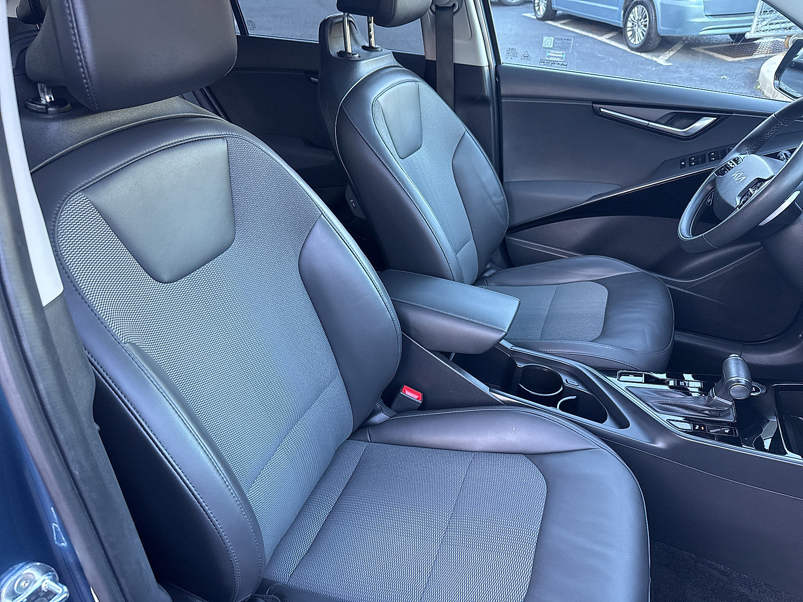 Used 2023 Kia Niro EX Touring FWD image 29