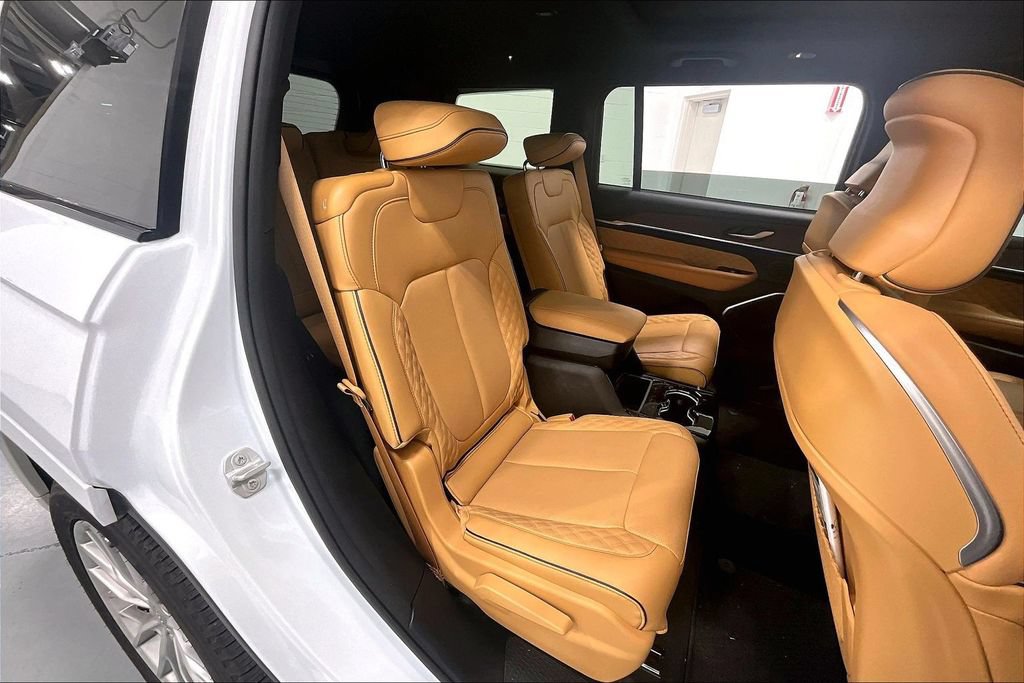 Used 2024 Jeep Grand Cherokee L Summit AWD/4WD image 27
