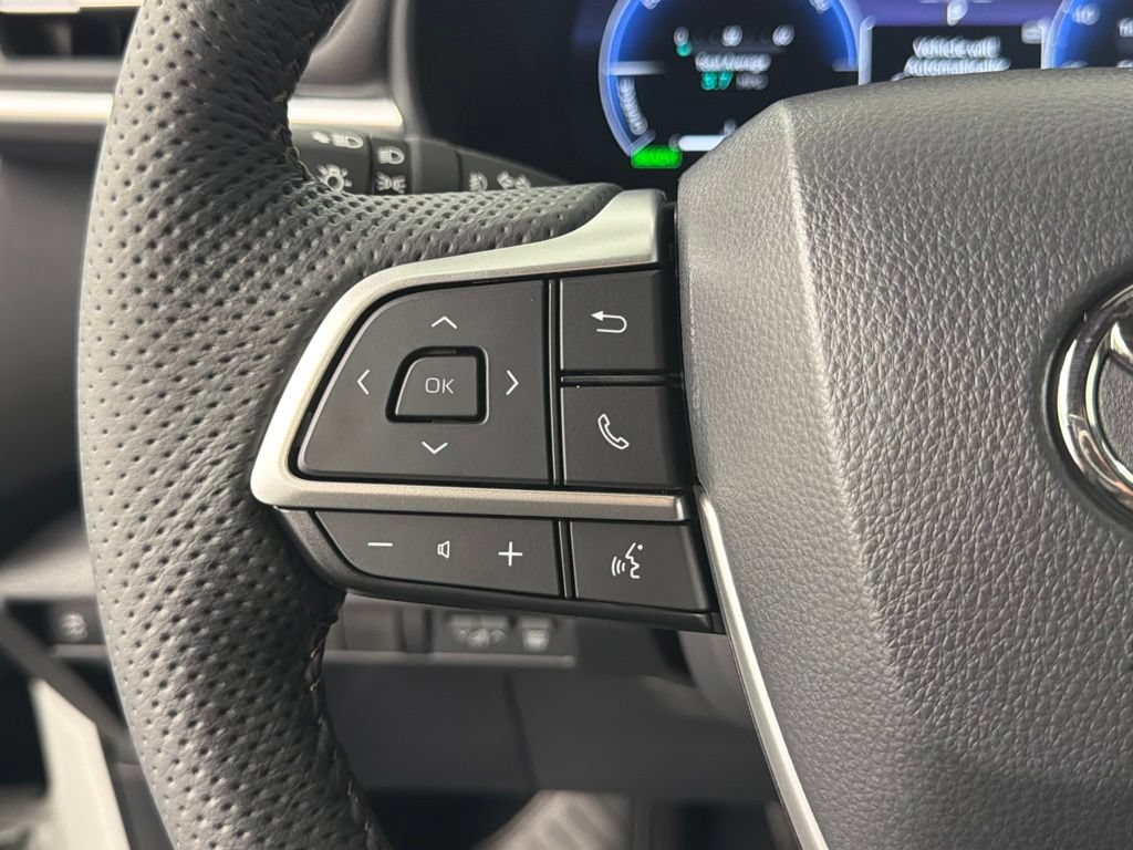 Used 2026 Toyota Sienna Limited FWD image 27