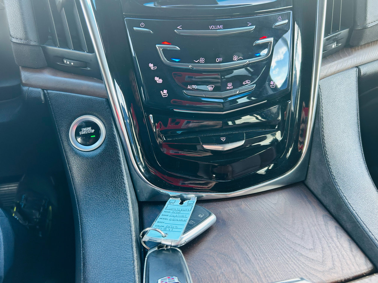 Used 2018 Cadillac Escalade Luxury image 19