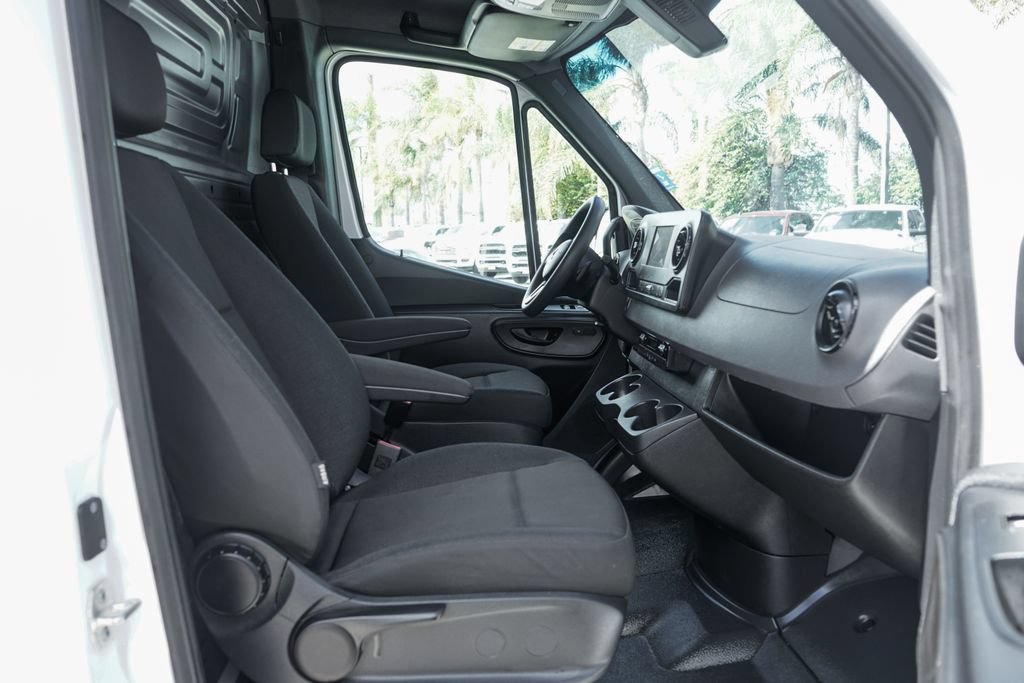 Used 2024 Mercedes-Benz Sprinter 2500 image 36