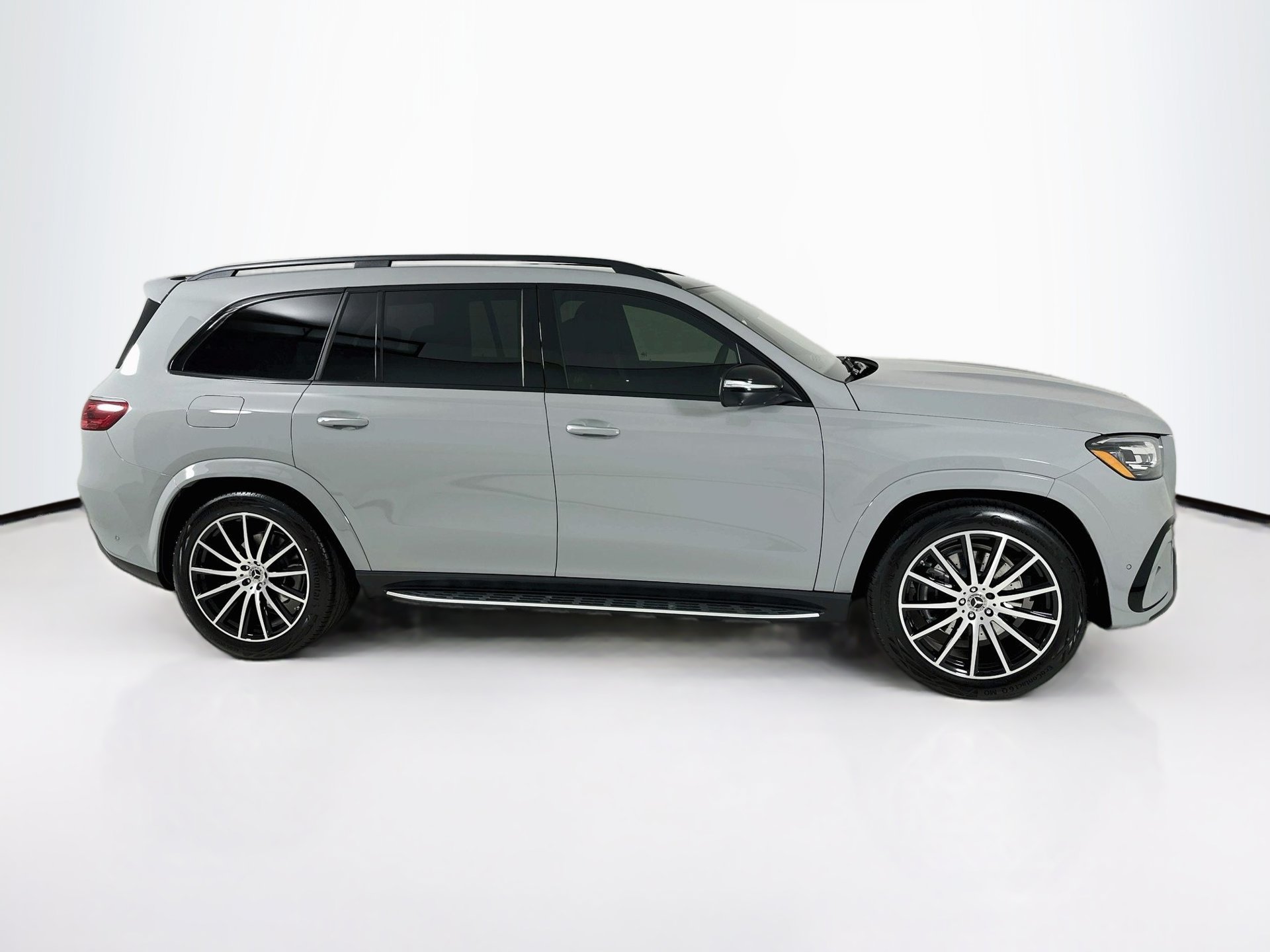 New 2026 Mercedes-Benz GLS 580 4MATIC image 9