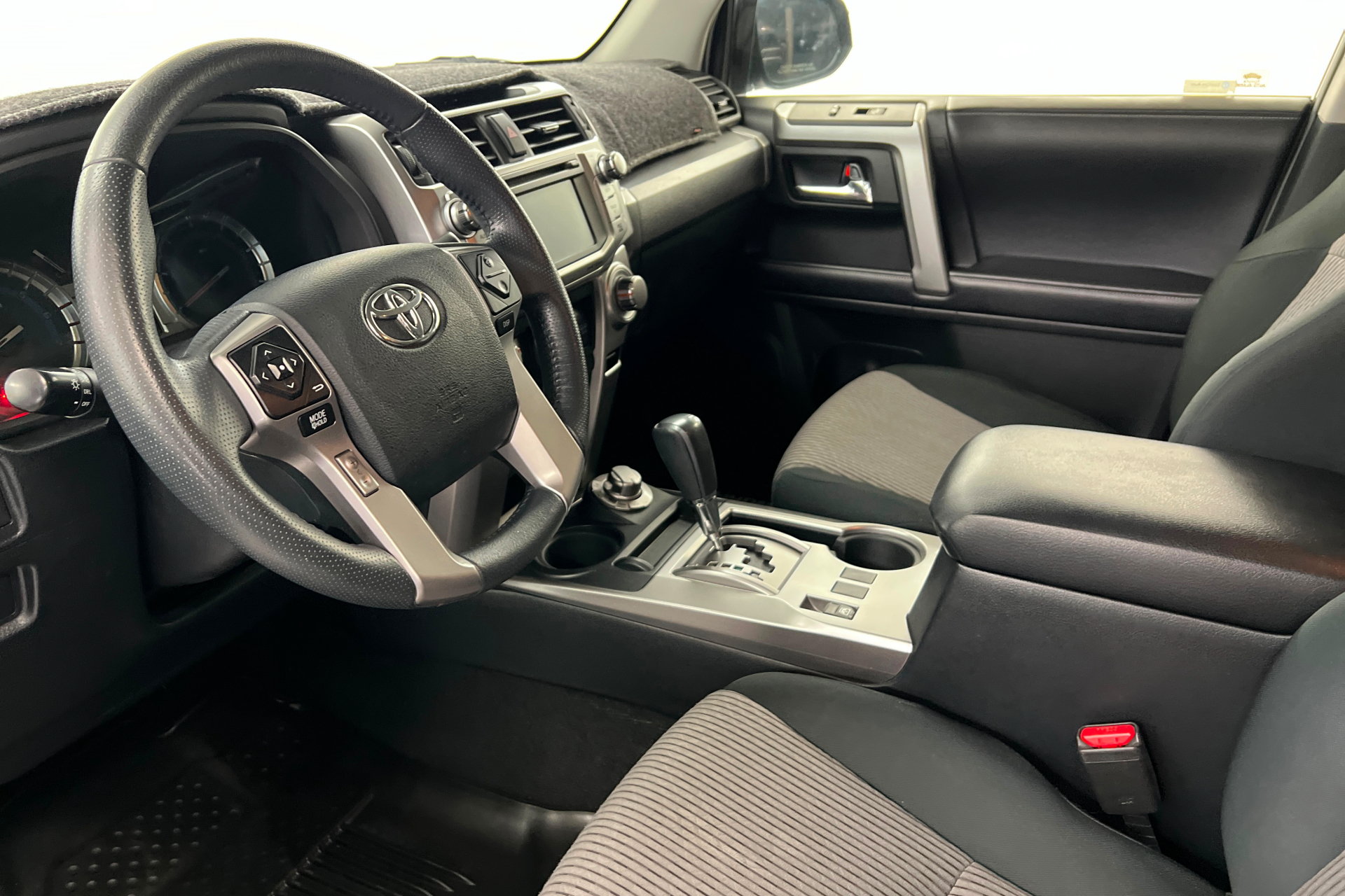 Certified 2019 Toyota 4Runner SR5 AWD/4WD image 16
