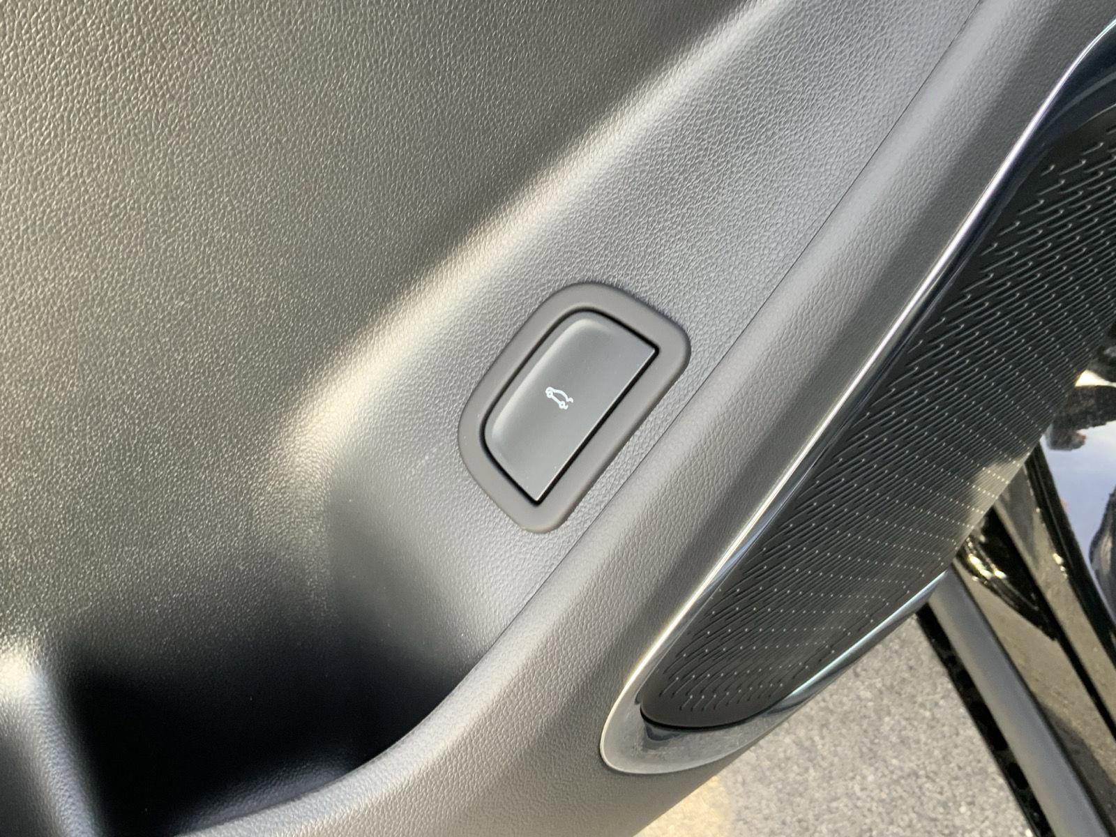 New 2026 Chevrolet Traverse RS w/ LPO, Floor Liner Package image 31