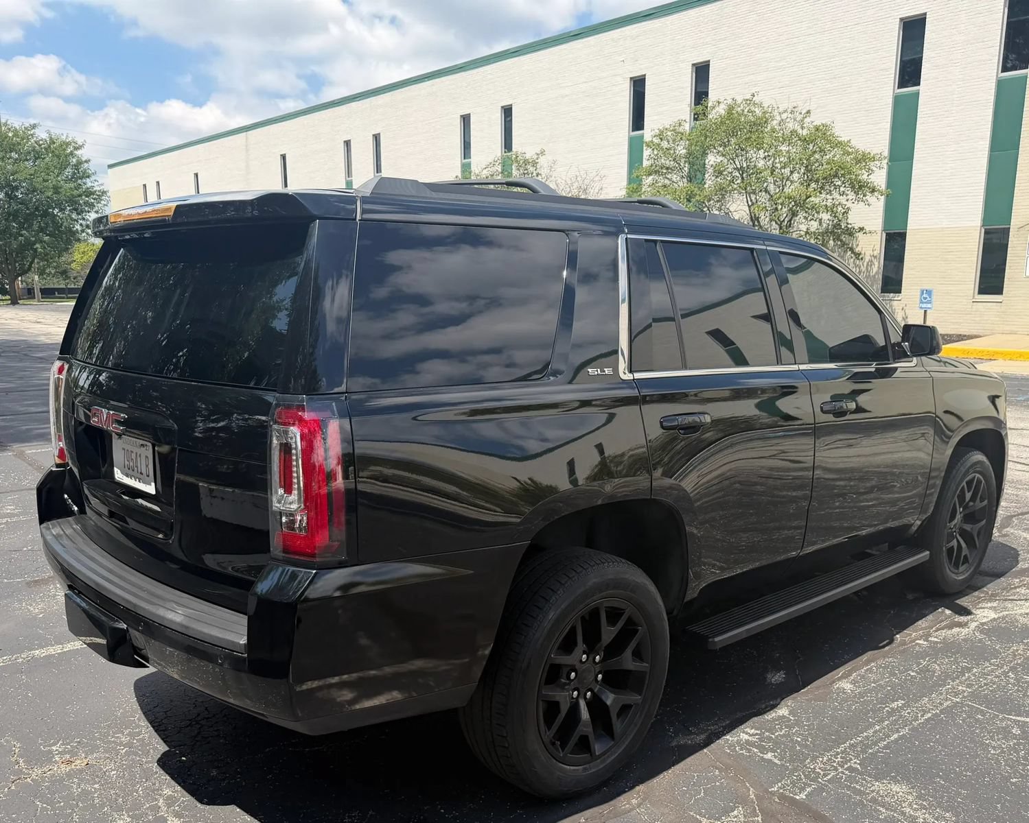 Used 2020 GMC Yukon SLE w/ SLE Value Package RWD image 6