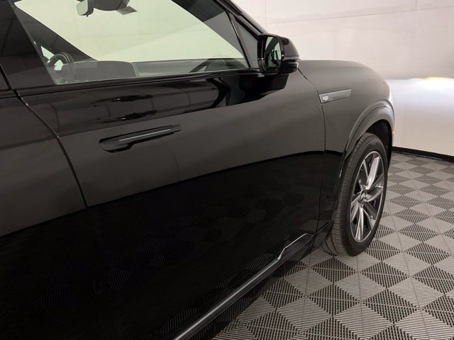 New 2026 Cadillac Vistiq Luxury w/ LPO, Floor Liner Package AWD/4WD image 7