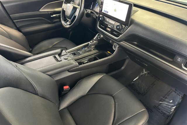 Used 2025 Toyota Grand Highlander AWD image 19