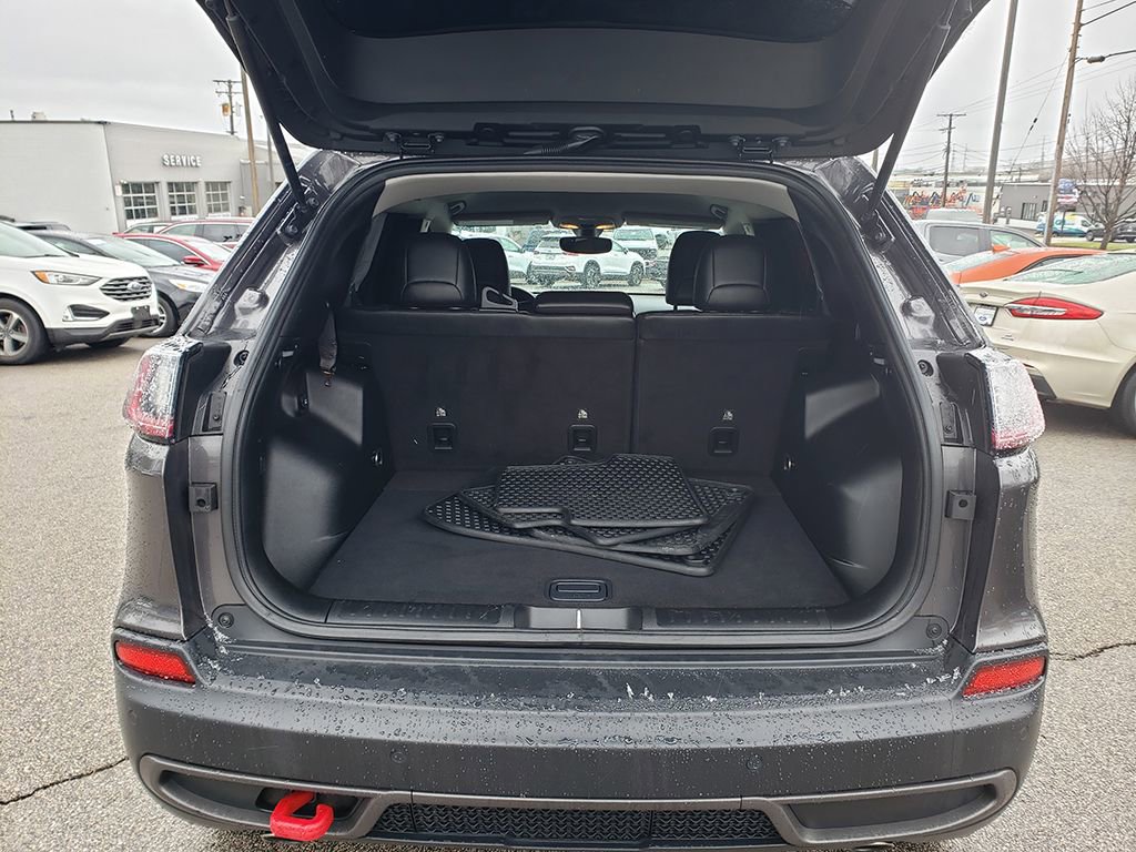 Used 2019 Jeep Cherokee Trailhawk image 16