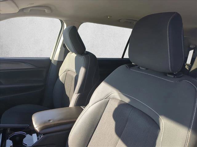 Certified 2023 Jeep Grand Cherokee L Laredo image 15