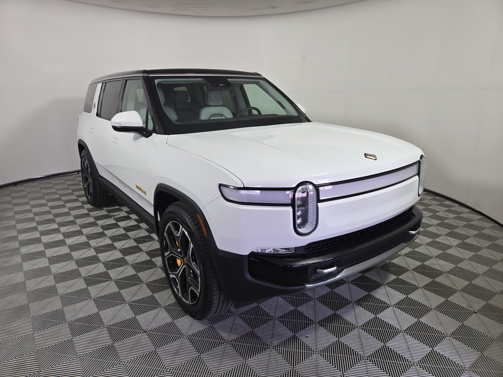 Used 2024 Rivian R1S Adventure AWD/4WD image 7