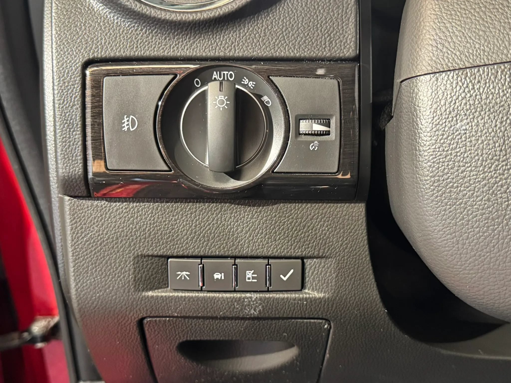 Used 2013 Chevrolet Captiva Sport LTZ FWD image 10