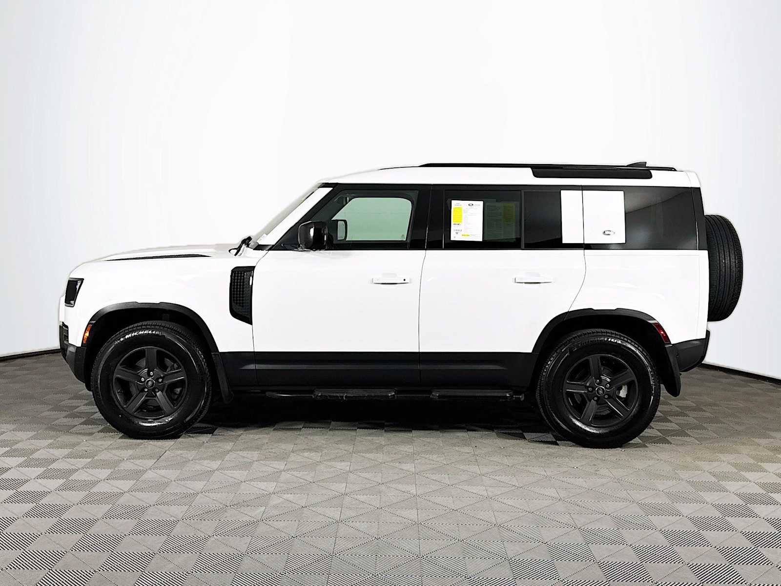 Certified 2022 Land Rover Defender 110 image 8