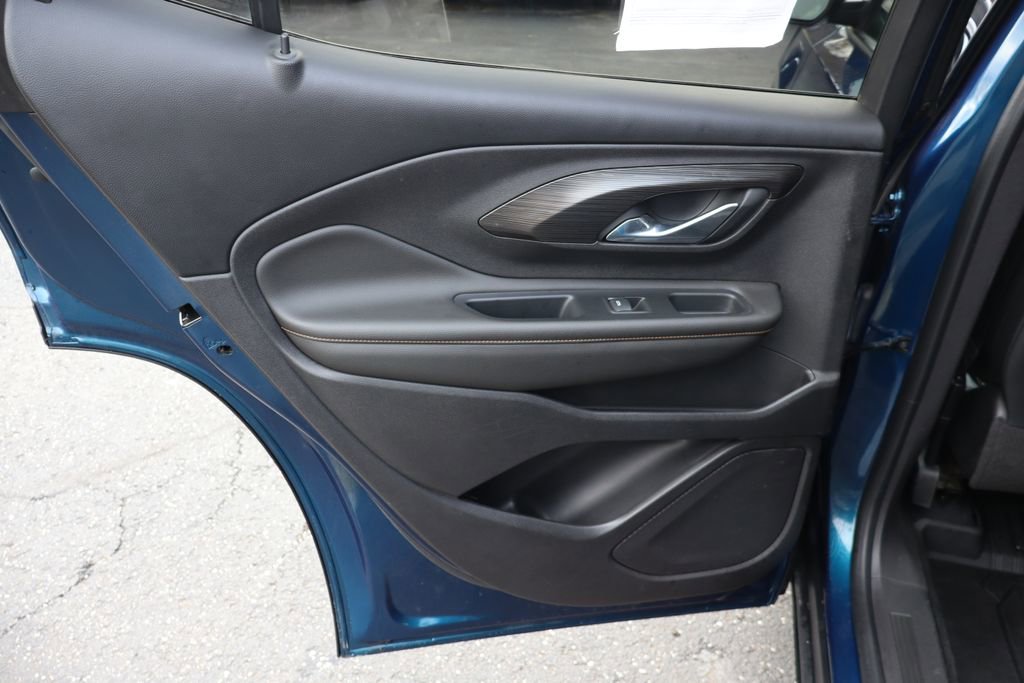 Used 2021 GMC Terrain SLT w/ LPO, Dark Accent Package image 31