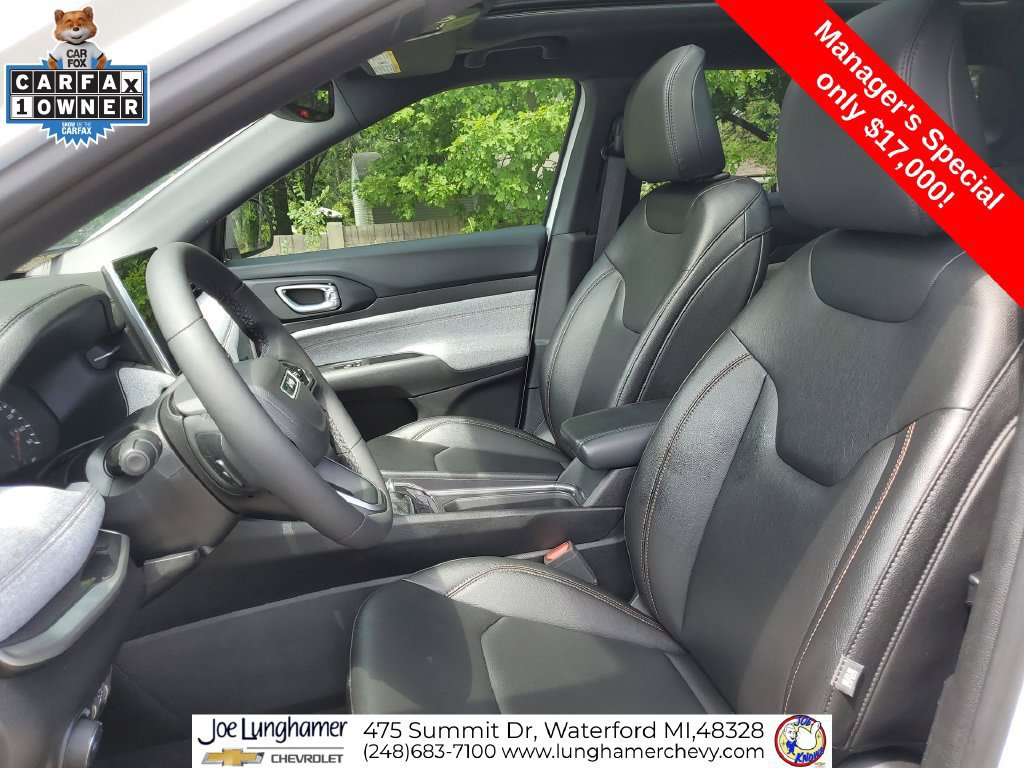 Used 2024 Jeep Compass Latitude w/ Sun and Sound Group AWD/4WD image 21