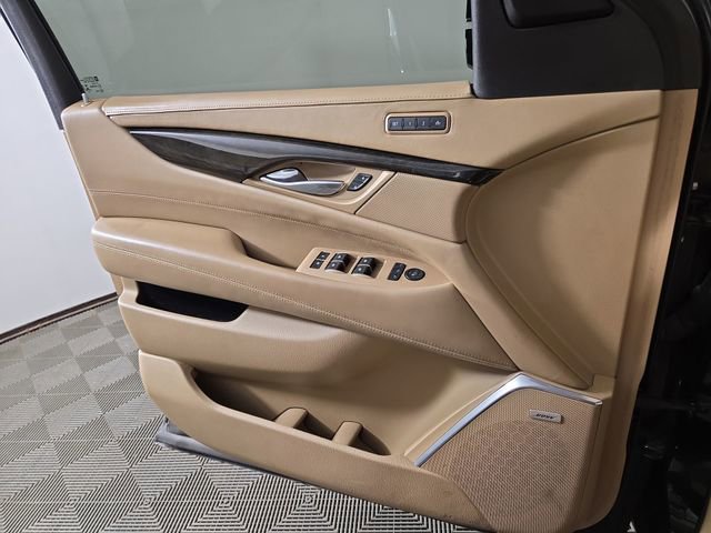 Used 2018 Cadillac Escalade Platinum image 30