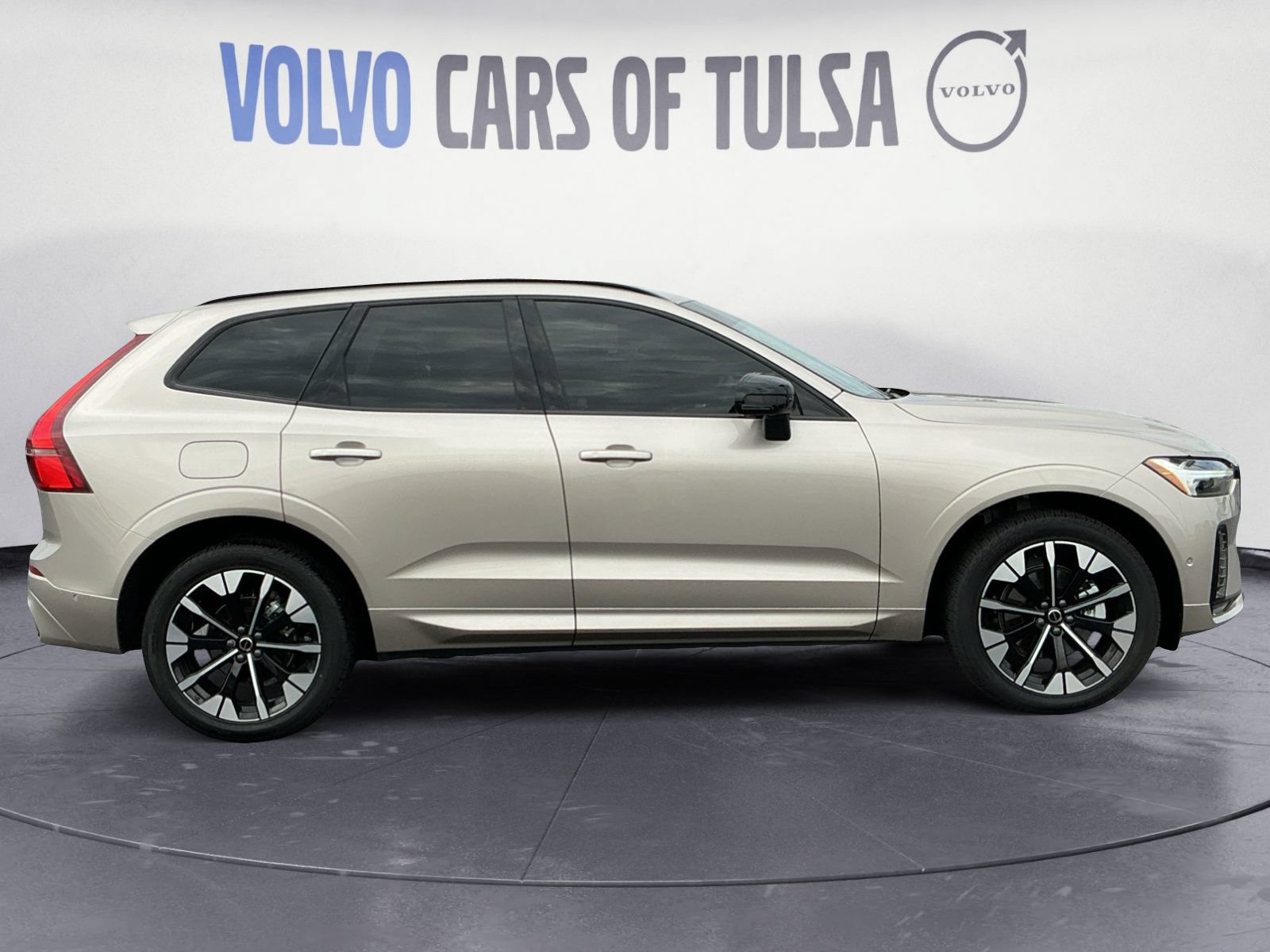 Used 2026 Volvo XC60 B5 Plus w/ Protection Package Premier AWD/4WD image 6