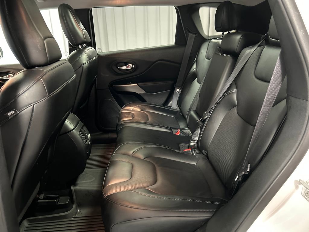 Used 2022 Jeep Cherokee Latitude Lux w/ Sun & Sound Group AWD/4WD image 24
