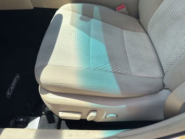 Used 2014 Toyota Camry LE w/ Moonroof Package FWD image 9