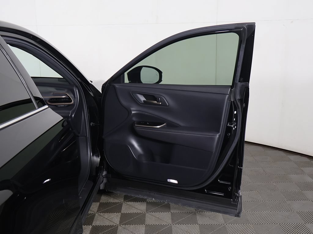 Used 2025 Toyota Crown AWD/4WD image 19
