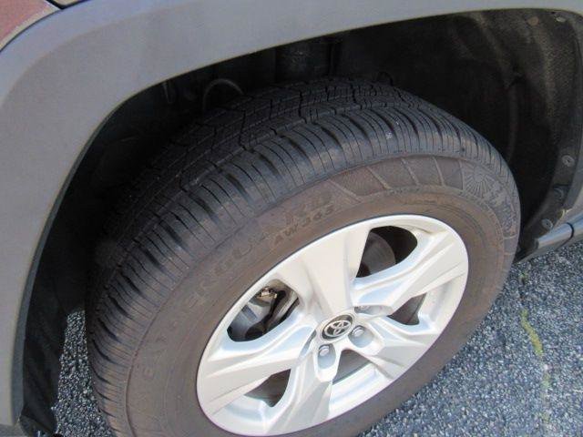 Used 2021 Toyota RAV4 XLE FWD image 8