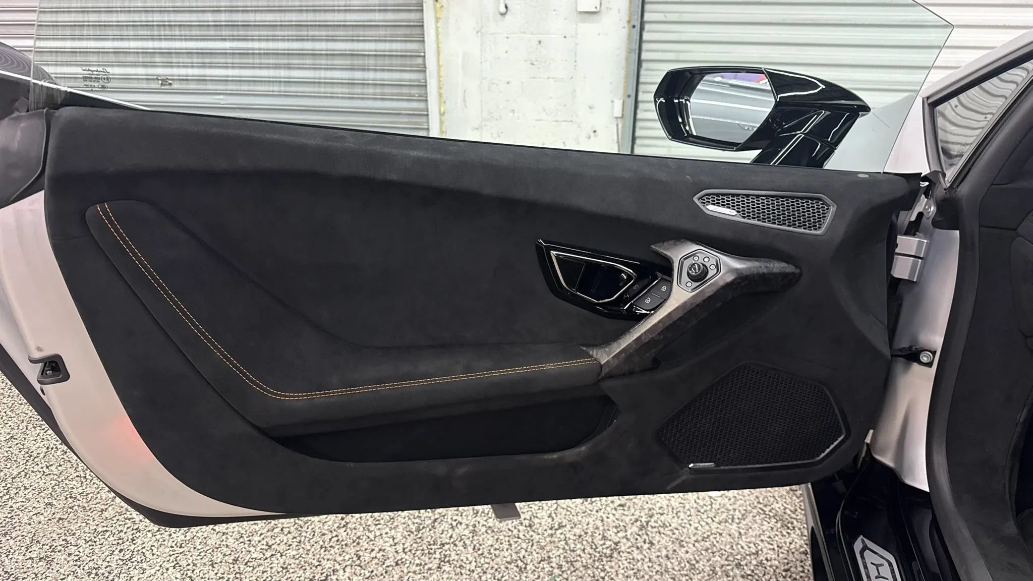 Used 2018 Lamborghini Huracan Performante AWD/4WD image 5