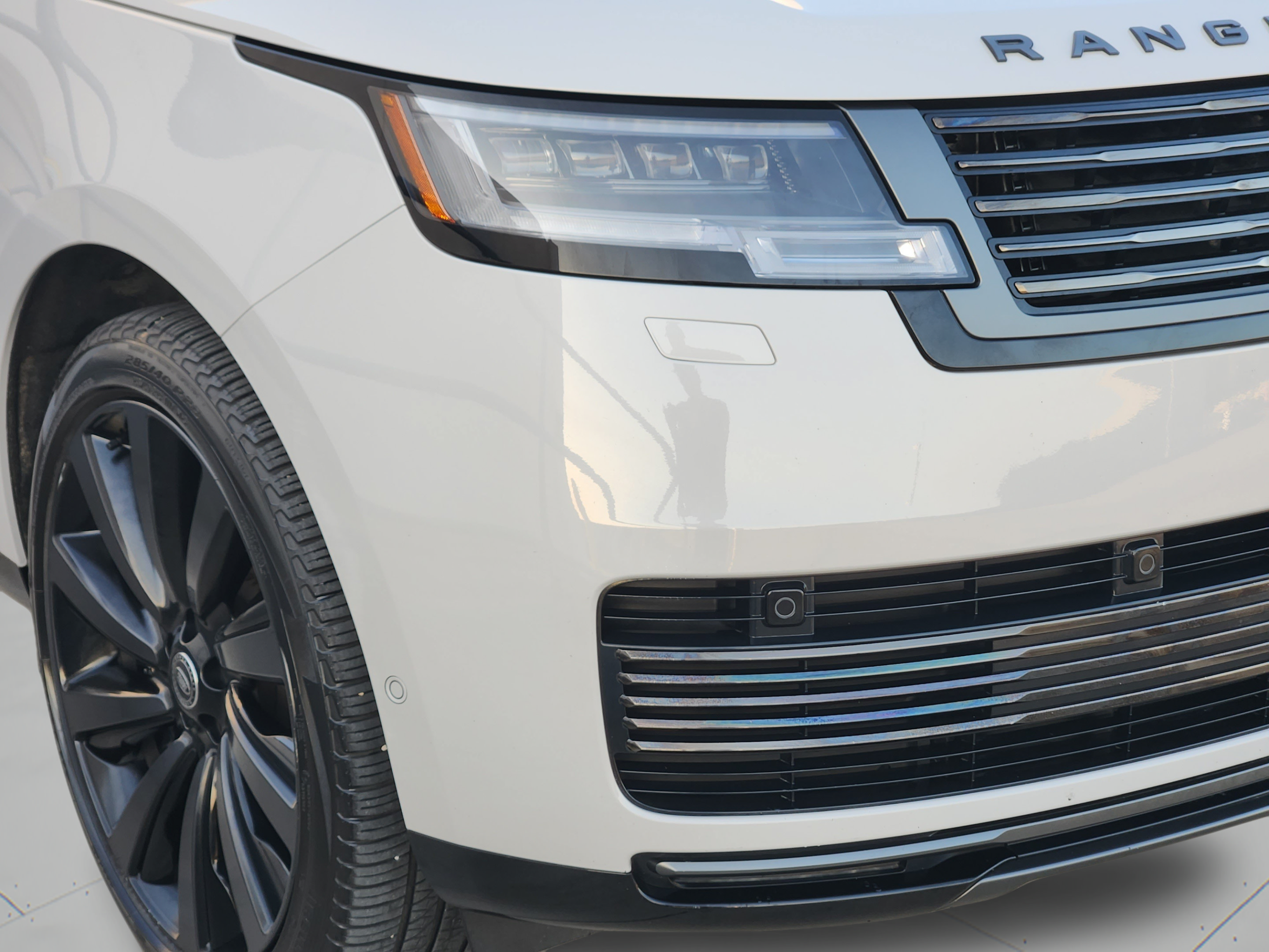 Used 2023 Land Rover Range Rover SV AWD/4WD image 32