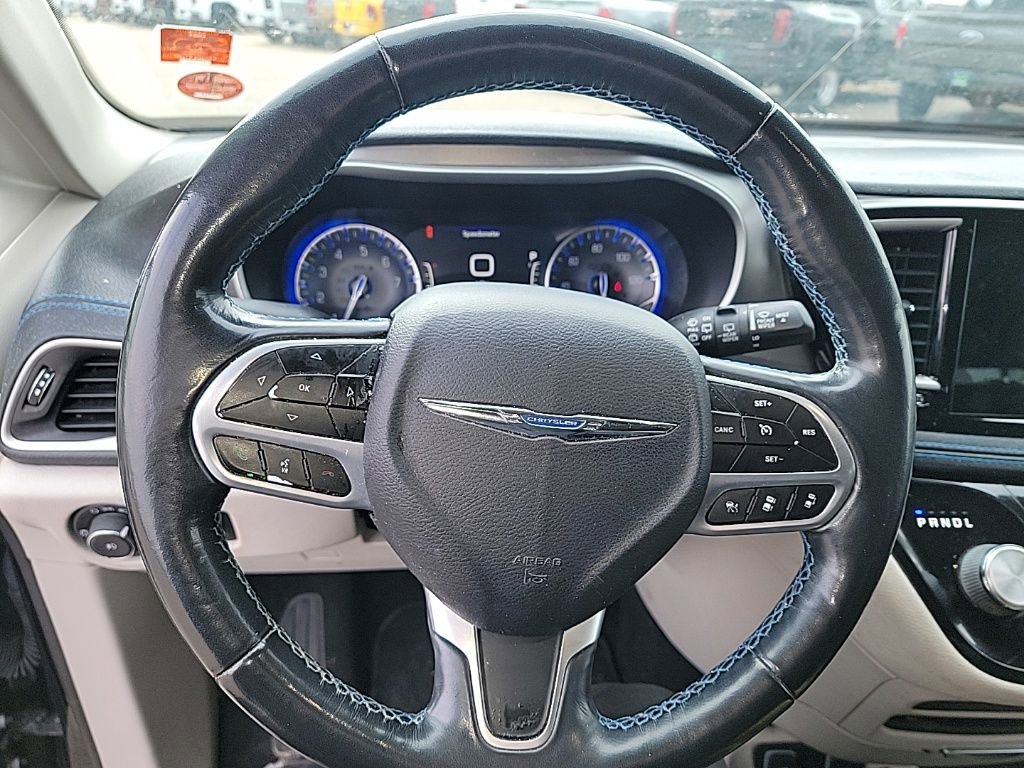 Used 2021 Chrysler Pacifica Touring w/ Cold Weather Group image 17