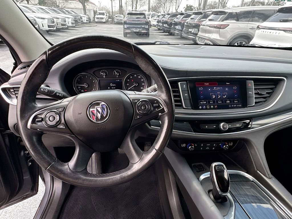 Used 2020 Buick Enclave Essence image 11