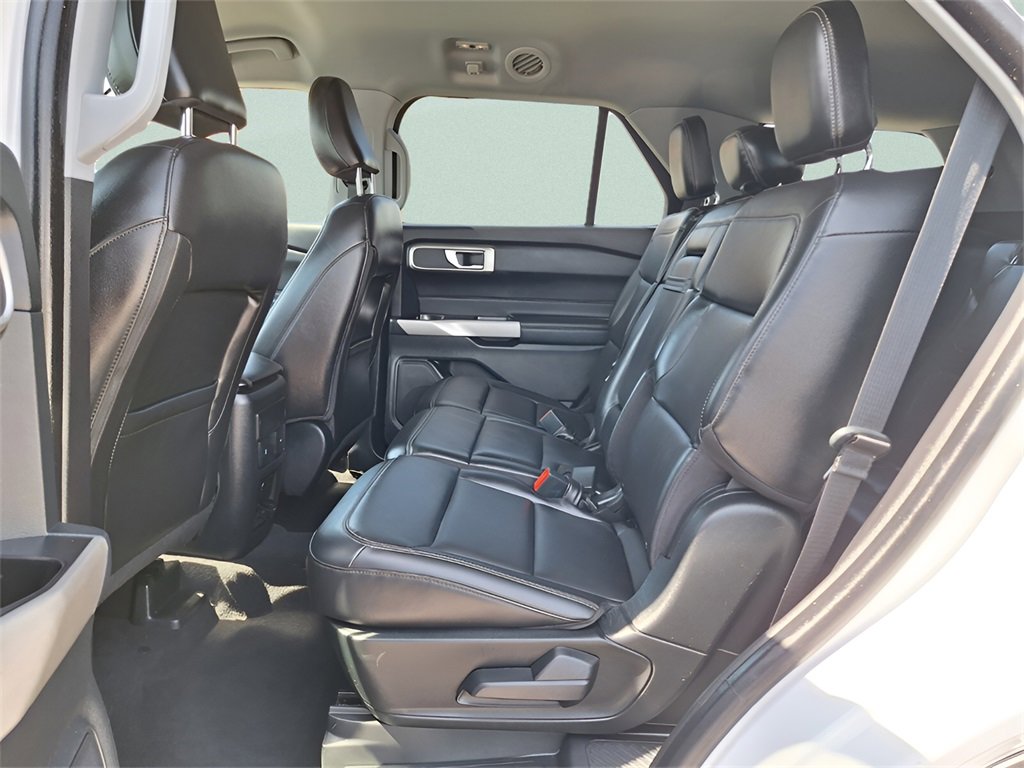 Used 2022 Ford Explorer XLT w/ Equipment Group 202A image 11