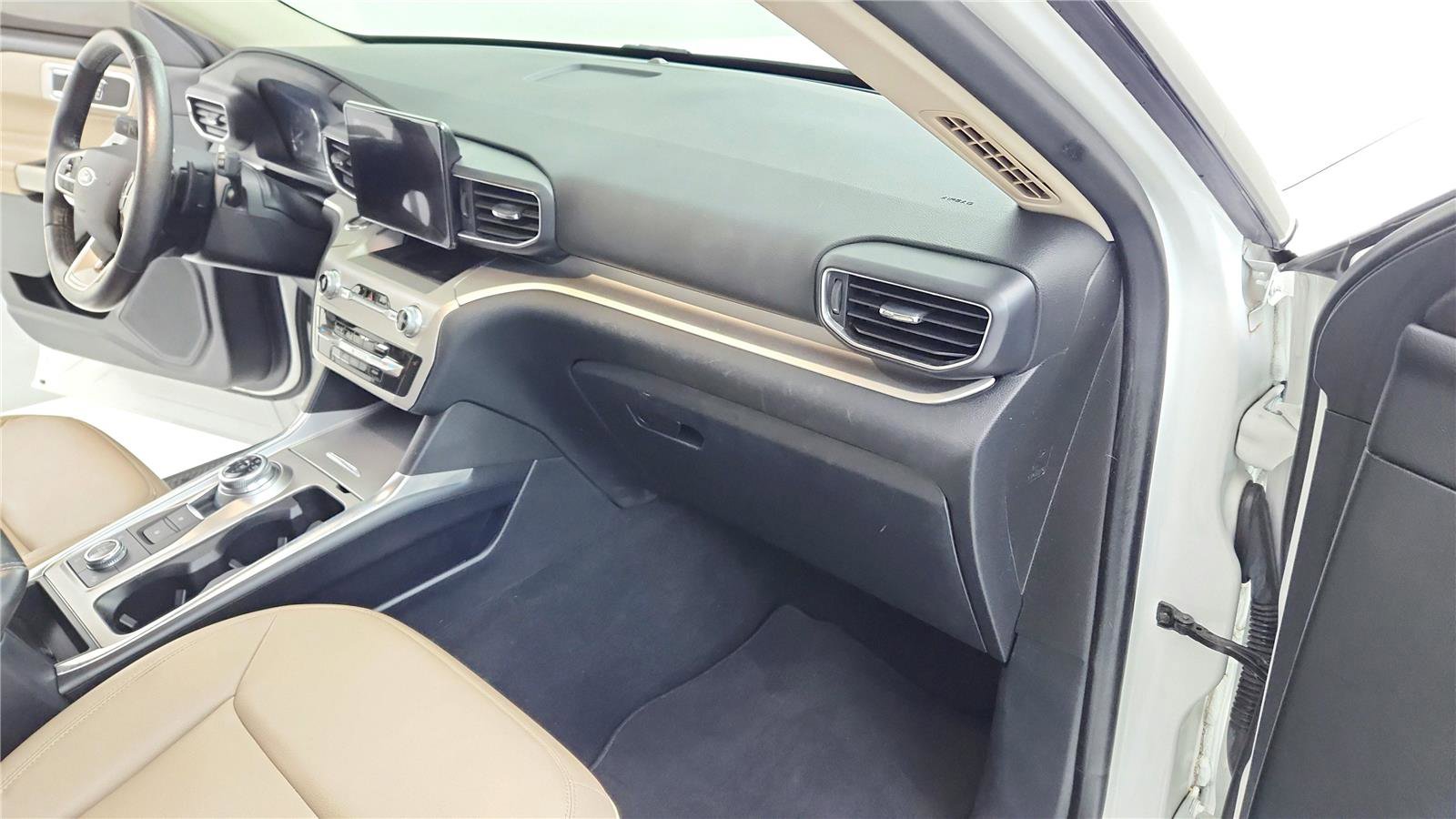 Used 2021 Ford Explorer XLT w/ Equipment Group 202A image 21