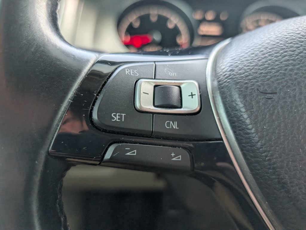 Used 2015 Volkswagen Golf TDI S image 16