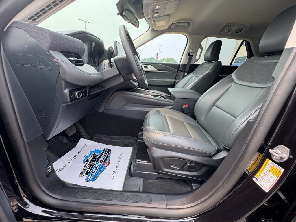 Used 2025 Ford Explorer Active w/ Active Comfort Package AWD/4WD image 18