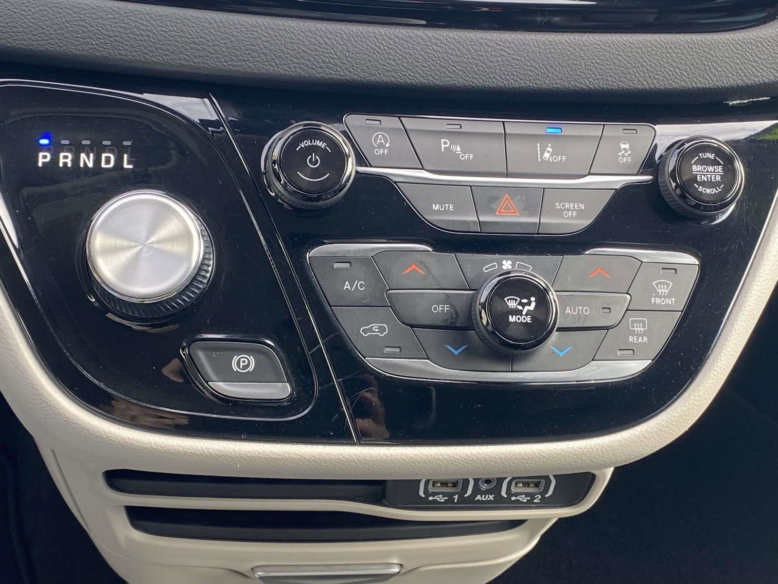 Used 2023 Chrysler Pacifica Touring-L image 30