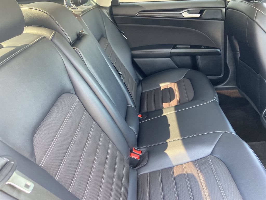 Used 2018 Ford Fusion SE w/ Equipment Group 201A FWD image 22