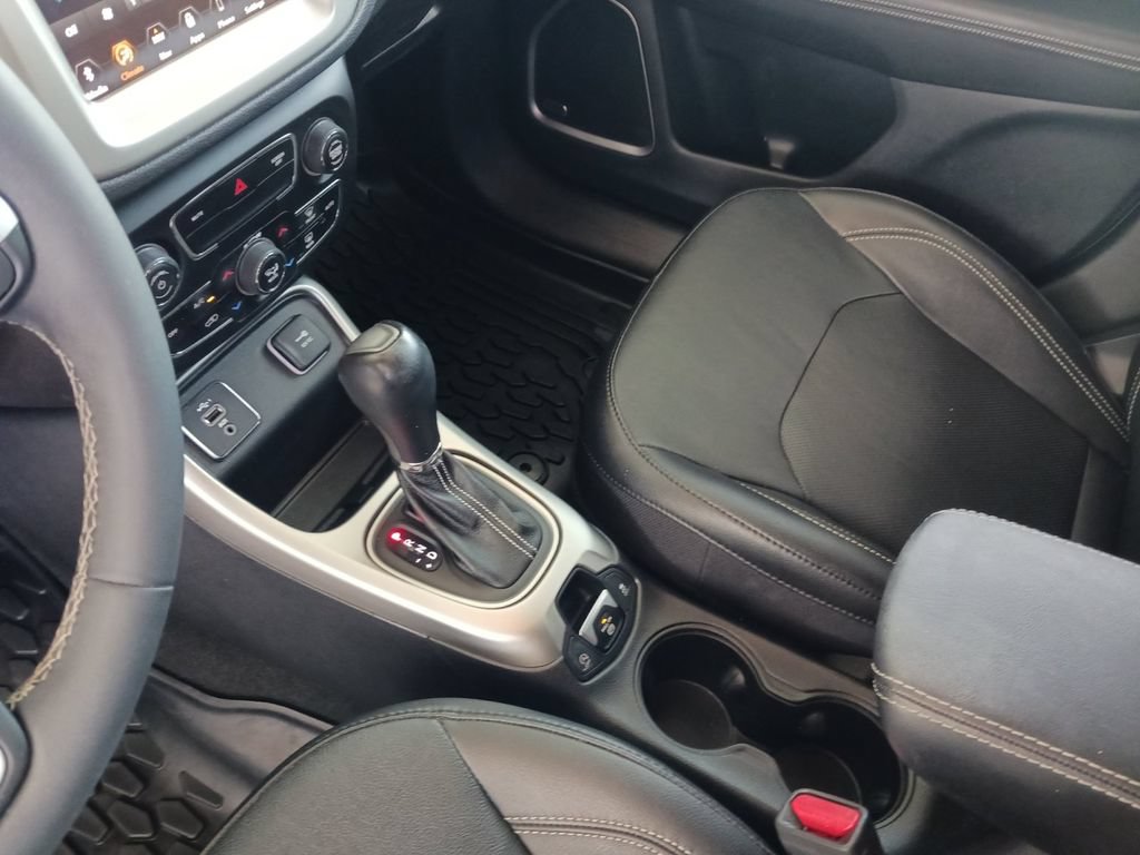 Used 2021 Jeep Compass Latitude w/ Sun and Sound Group FWD image 11